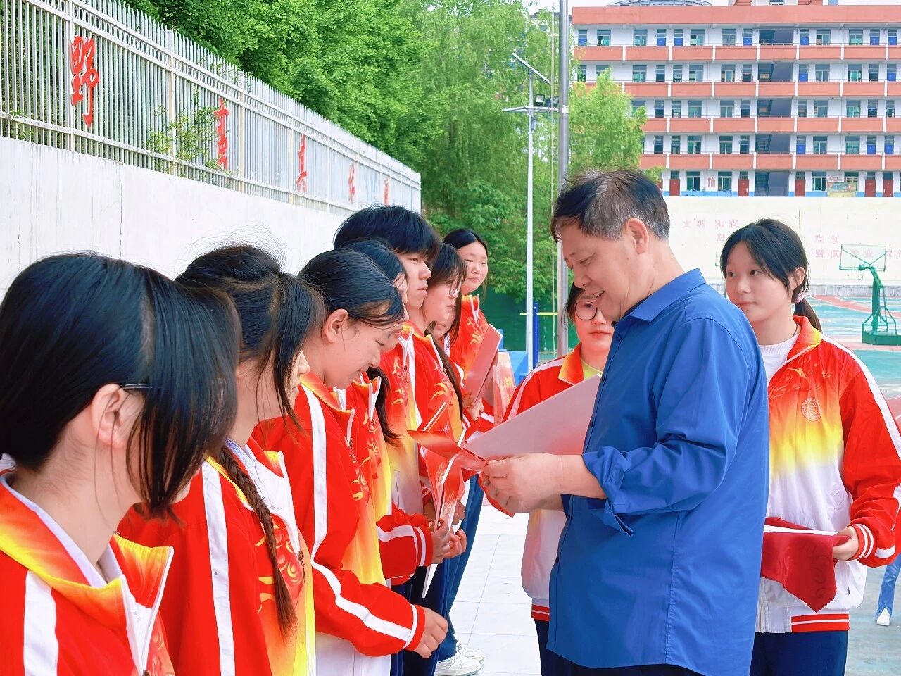 8001ece2340fb7a3a1684bf600cbb703.jpg